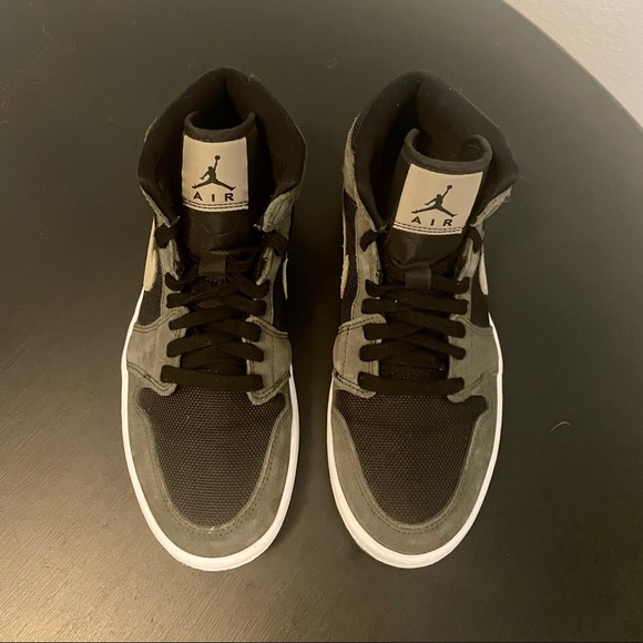 2019
Women Air Jordan 1 Mid 'Olive' - Picture 6 of 8